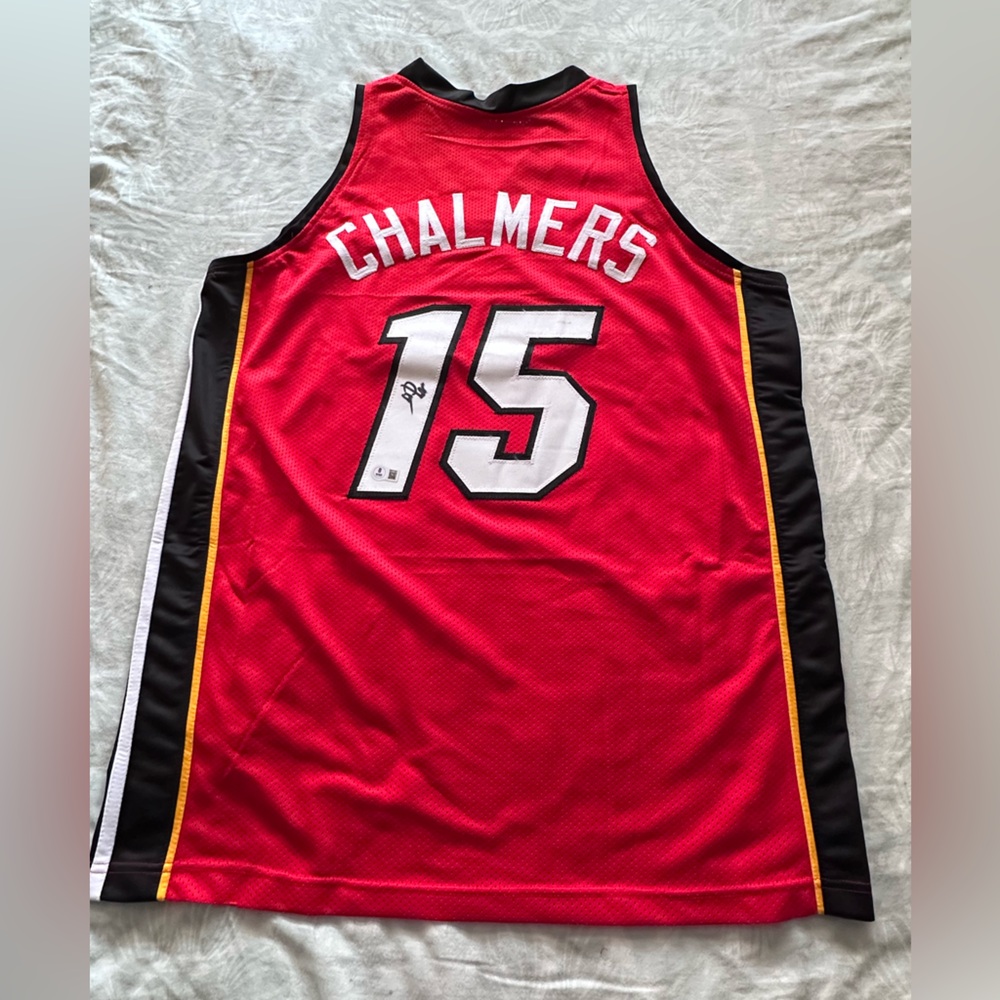 Chalmers autographed jersey. Beckett certified